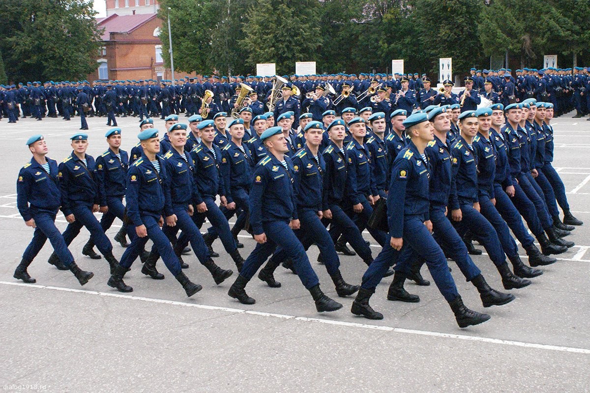 Рязанское высшее воздушно десантное командное училище фото